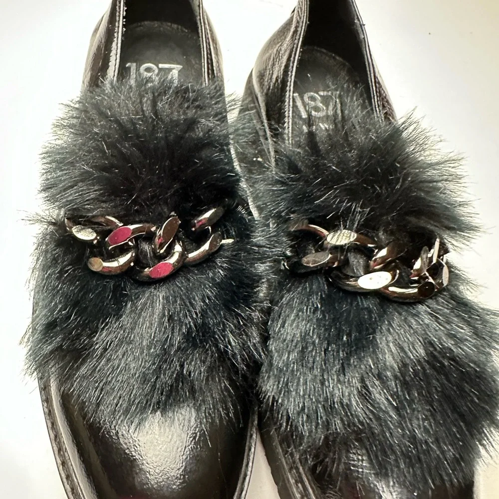 1874 By Walder Black Patent Leather Faux Fur Silver Chain Platform Loafers 39/8‎